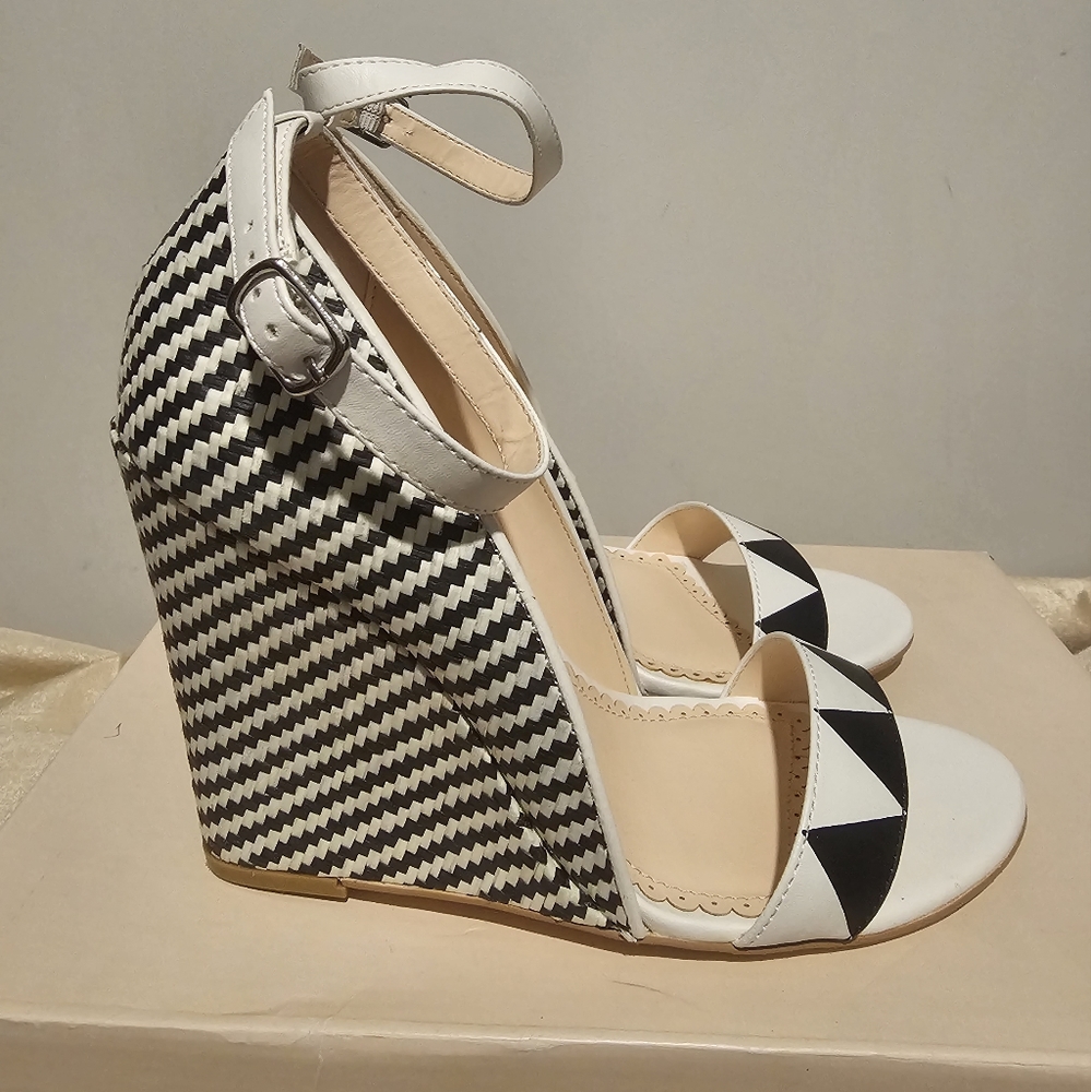 Shoedazzle Black/White Geometric Design Ankle Strap Wedge Heels